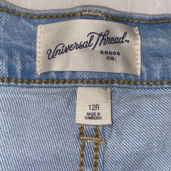 Size 12 high rise jean shorts - Picture 3 of 4